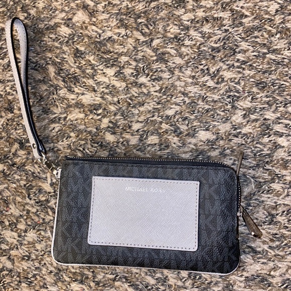 Authentic mk wristlet - Picture 2 of 2